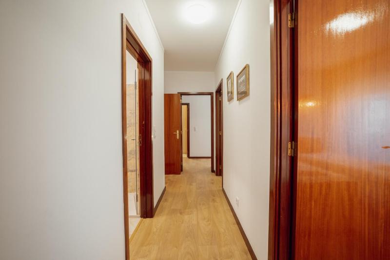 City Center Grand Apartment With Seaview Terrace by Vacationy - image 7