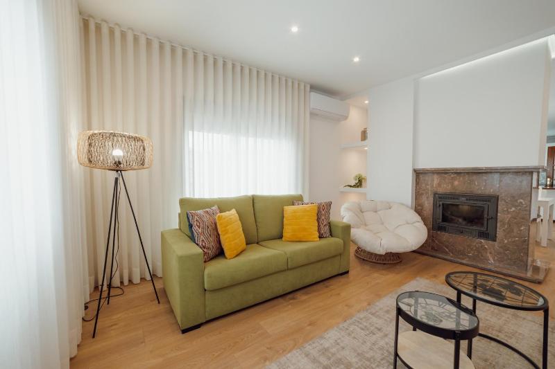 City Center Grand Apartment With Seaview Terrace by Vacationy - image 3