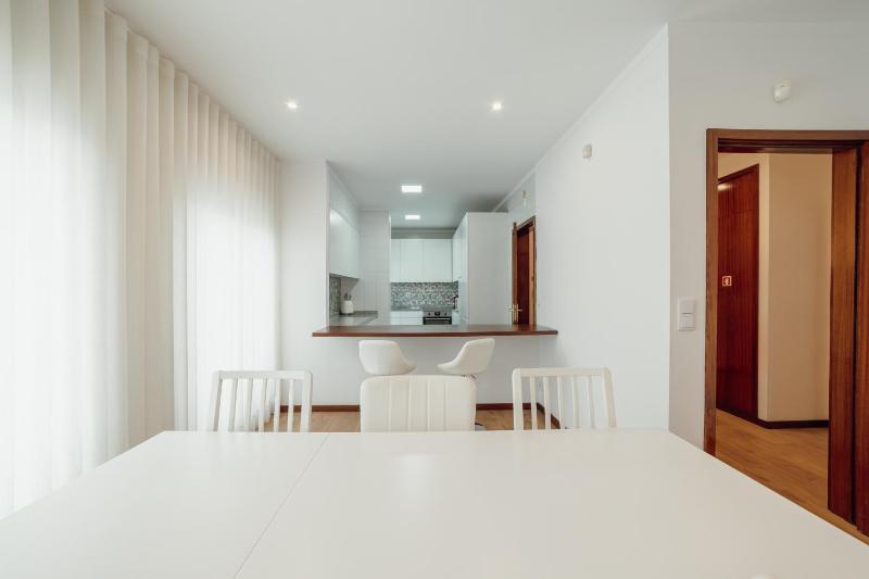 City Center Grand Apartment With Seaview Terrace by Vacationy - image 13