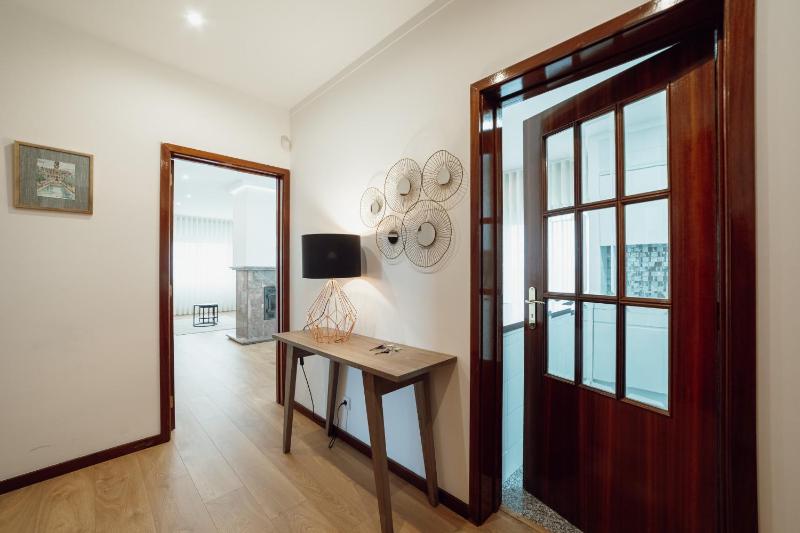 City Center Grand Apartment With Seaview Terrace by Vacationy - image 36