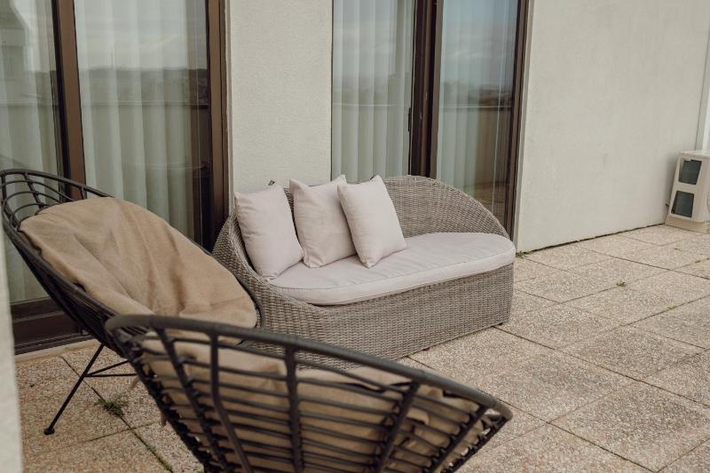 City Center Grand Apartment With Seaview Terrace by Vacationy - image 15