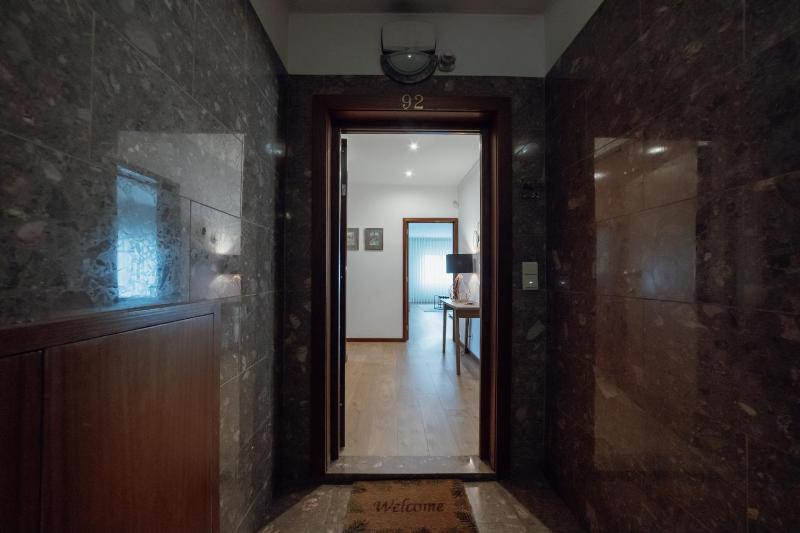 City Center Grand Apartment With Seaview Terrace by Vacationy - image 41