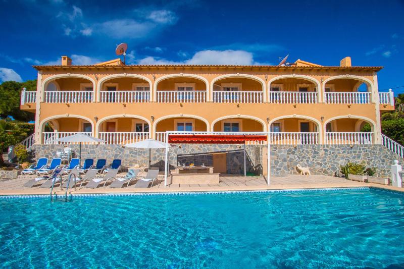 Deluxe Villa image 1