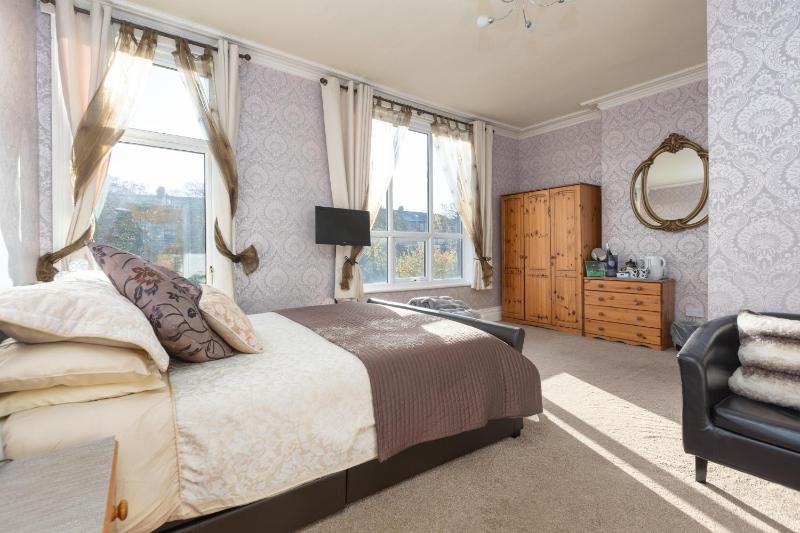 Superior Double Room image 3