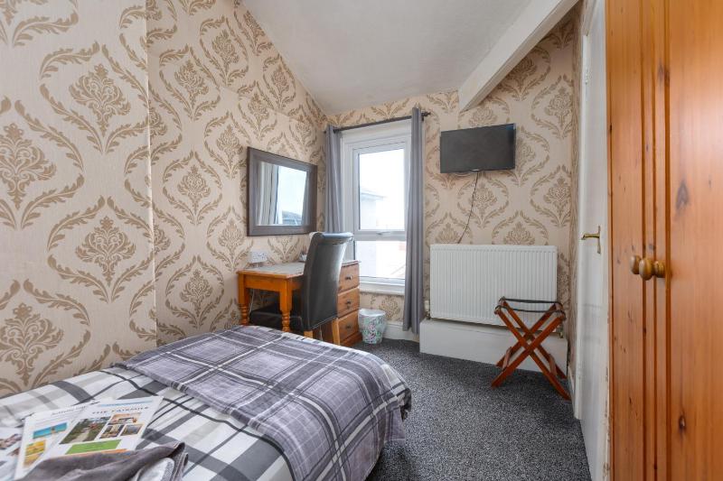 Single Room image 2