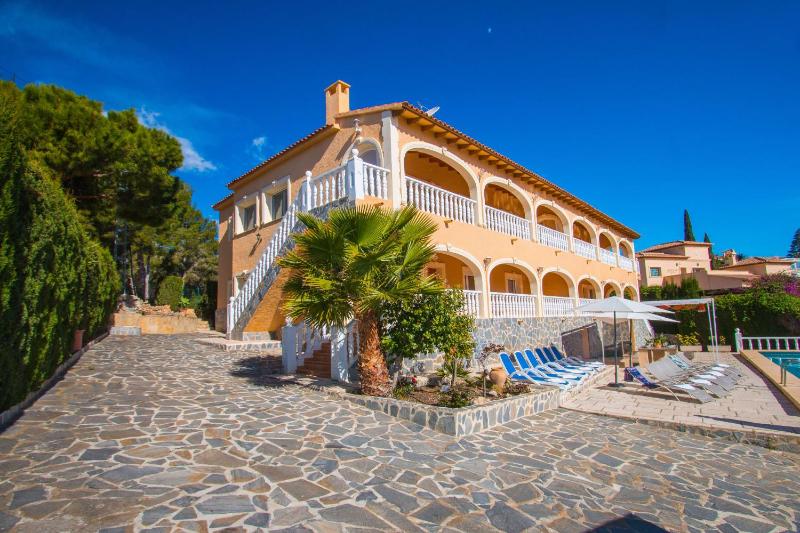 Deluxe Villa image 2