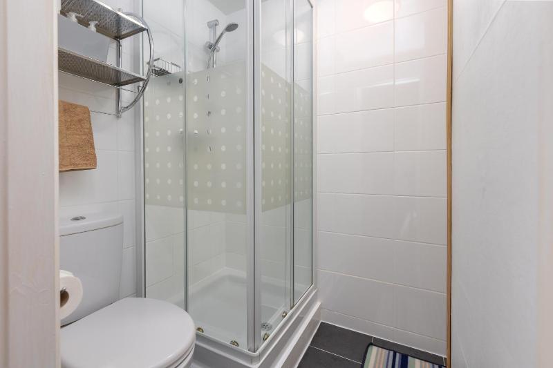 Single Room image 3