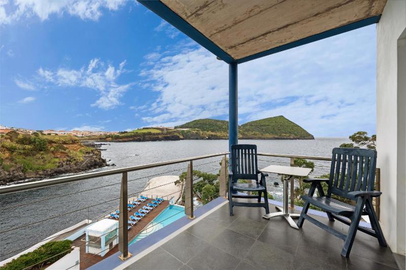 Twin Room with Sea View image 4