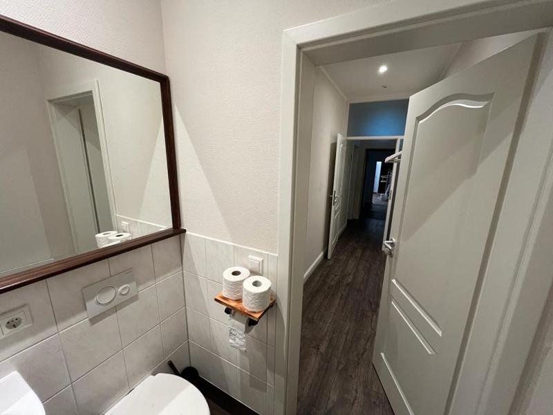 Single Room with Shower image 3