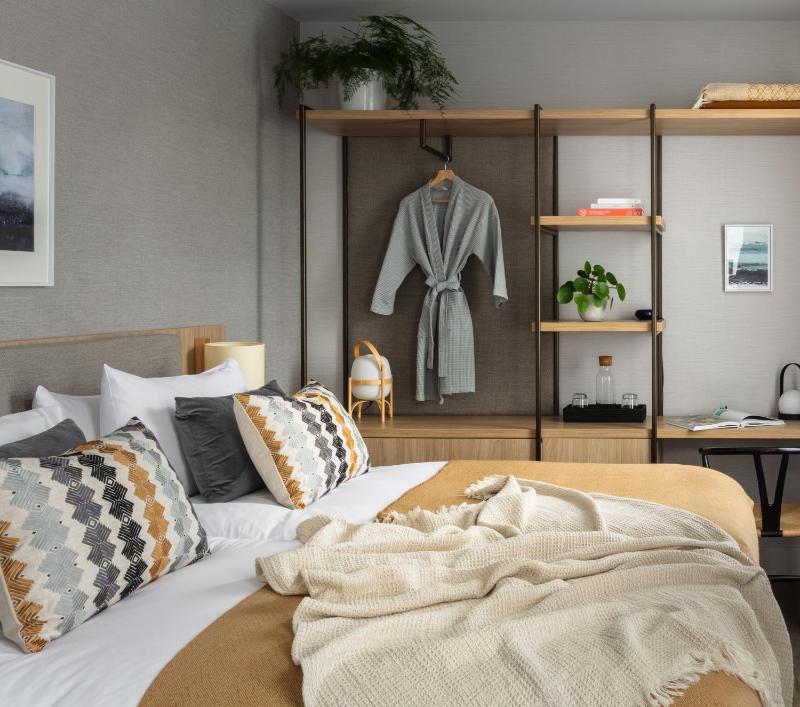Deluxe Twin Room image 1