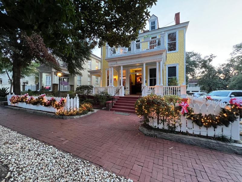 Azalea Inn and Villas - image 49