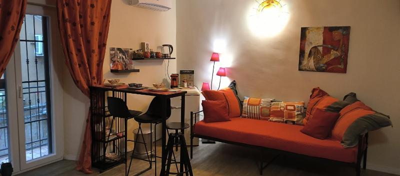 Double Room with Balcony image 2