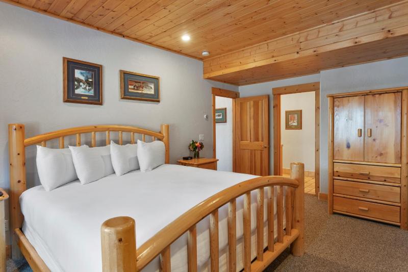 Three-Bedroom Apartment image 3