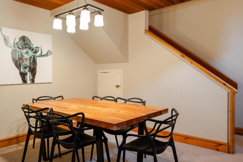 3BR in Foxglove Wood Burning Fireplace Mudroom Near Gondola Parking - image 20