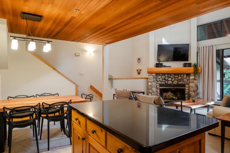 3BR in Foxglove Wood Burning Fireplace Mudroom Near Gondola Parking - image 21