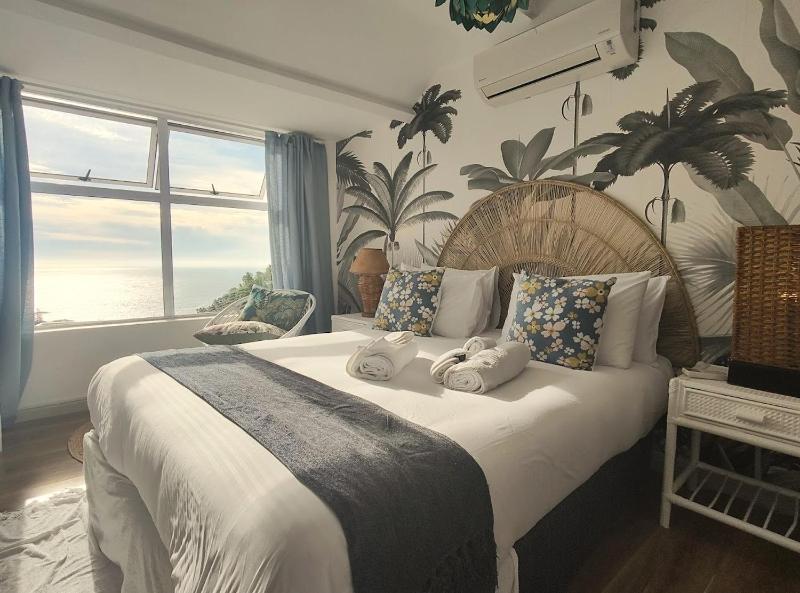 Deluxe Double Room with Sea View image 3