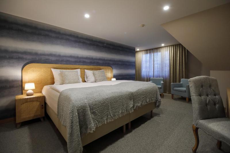 Standard Double Room image 3
