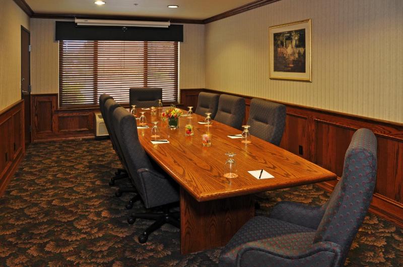 Oxford Suites Portland - Jantzen Beach - image 45