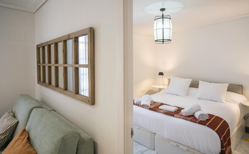 REY DE SEVILLA FLATS - Arenal - image 15