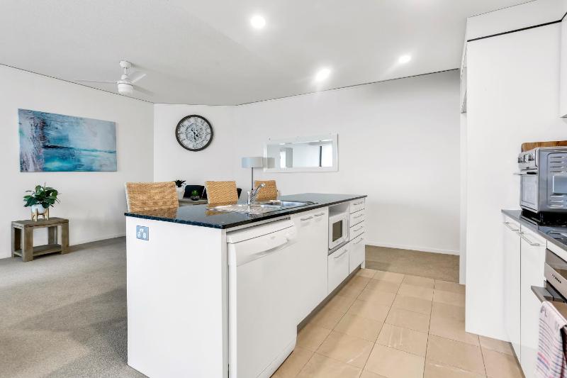 Stunning 2BR2B Spectacular Ocean Views - image 7