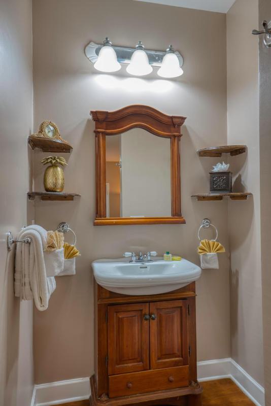 King Room with Spa Bath image 3
