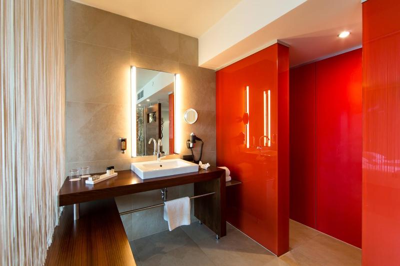 Deluxe Suite image 2