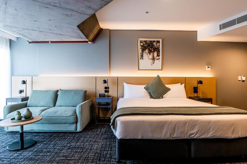 Corner Deluxe Room image 3