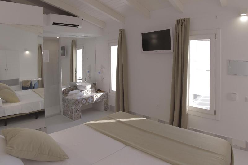 Hostal Gravina - image 28