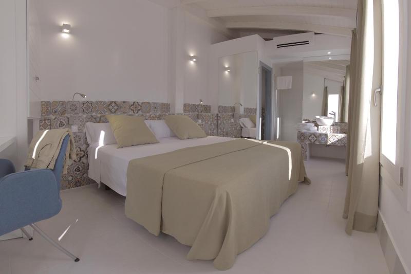 Hostal Gravina - image 9
