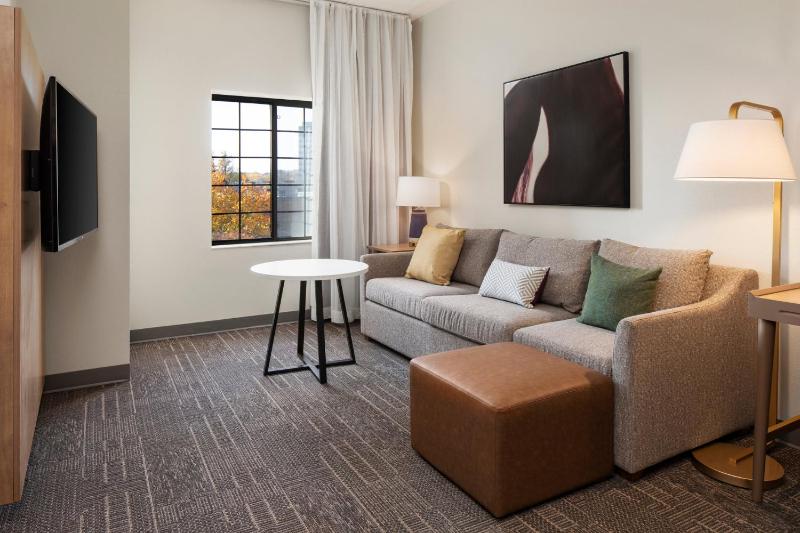 One-Bedroom King Suite image 3