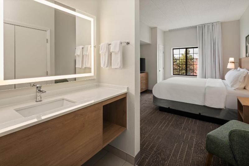 One-Bedroom King Suite with Sofa Bed image 2