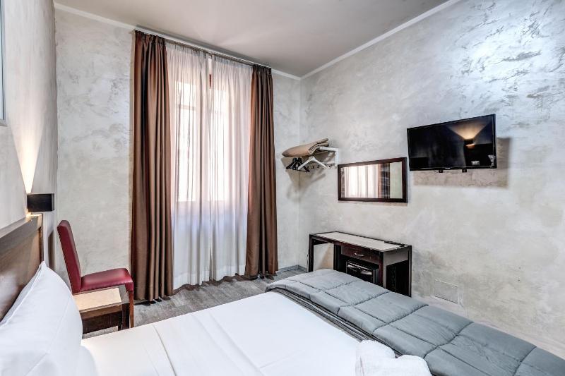 Double Room image 4