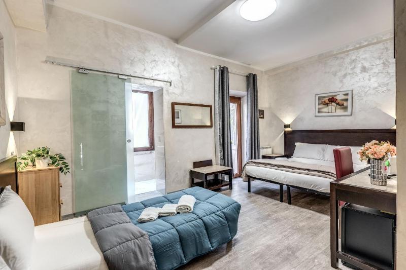 Quadruple Room image 1