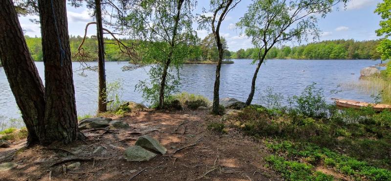 Small Two-Bedroom House (6 Adults) image 3