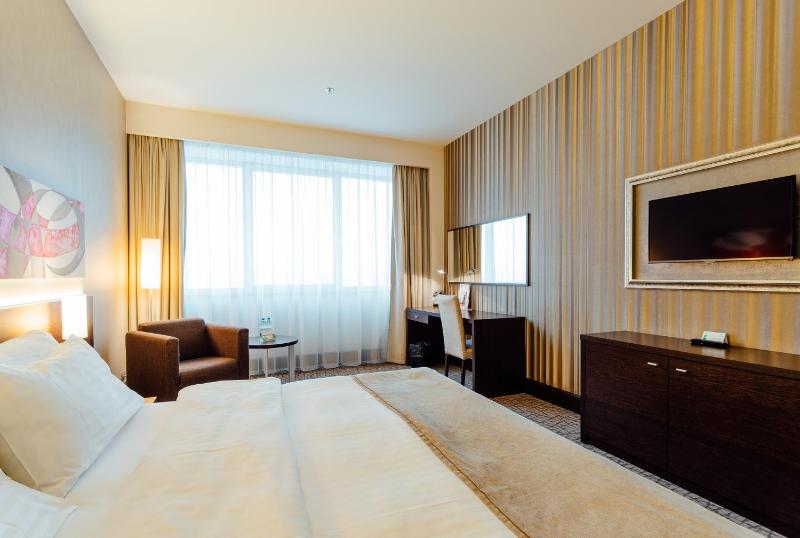 King Room with Mountain View image 1