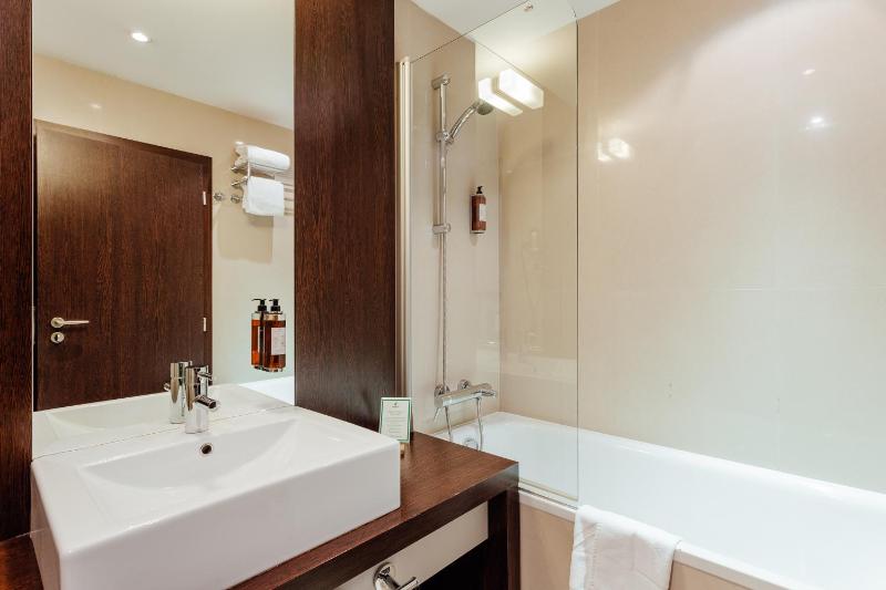 Executive Twin Room image 3