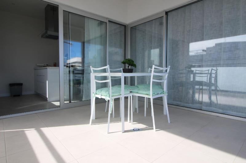 Apartment with Pool View  image 4