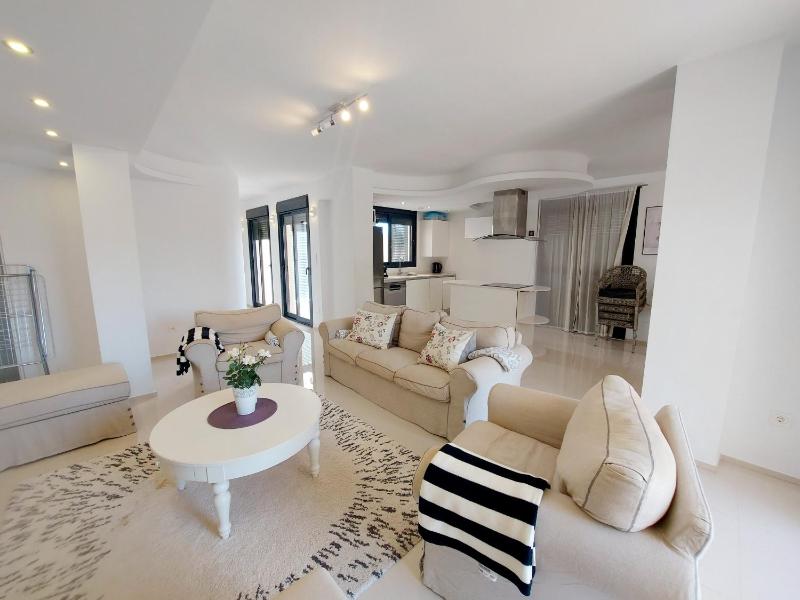 Zenia Beach 8 sleeps - Private pool - image 9