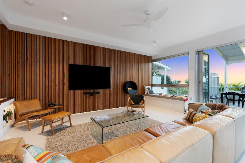 Chic Beachside Abode Sunrise Beach - image 3