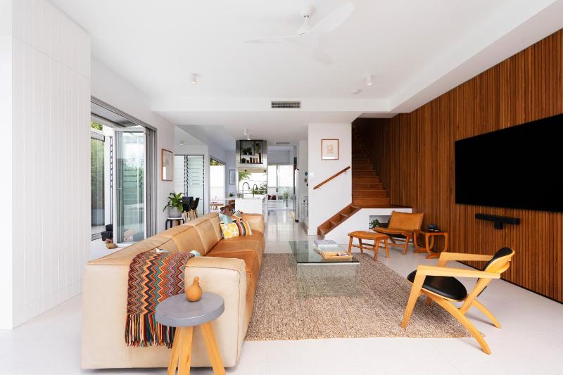 Chic Beachside Abode Sunrise Beach - image 4