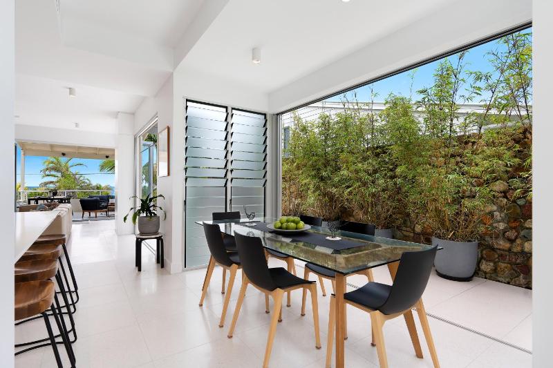 Chic Beachside Abode Sunrise Beach - image 6