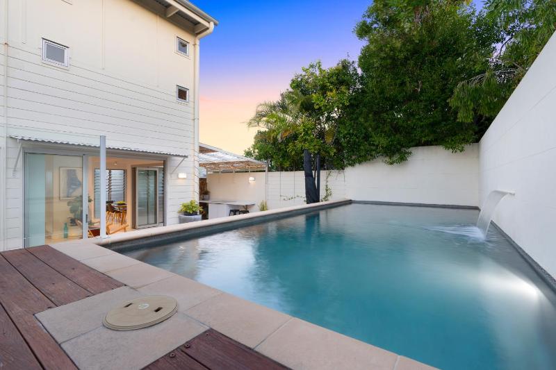 Chic Beachside Abode Sunrise Beach - image 14