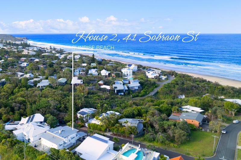 Chic Beachside Abode Sunrise Beach - image 10