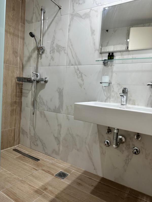 Single Room image 3