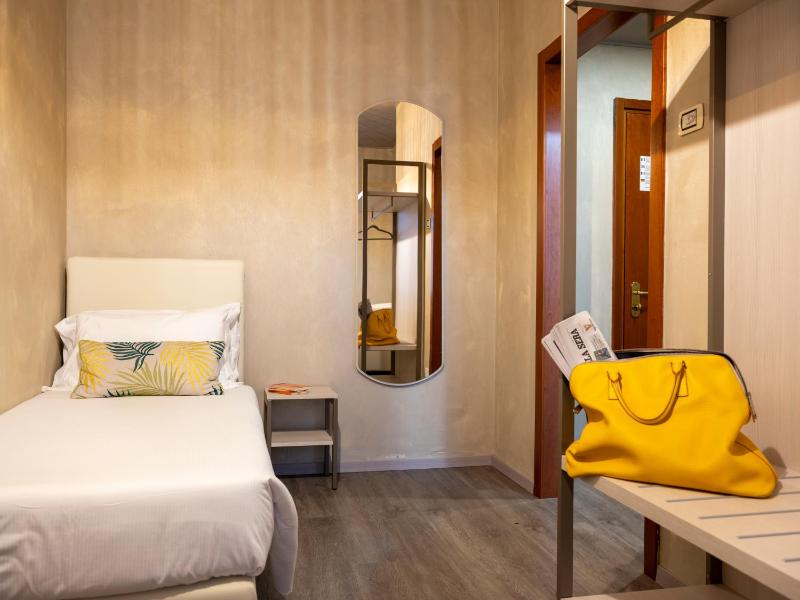 Twin Room image 2