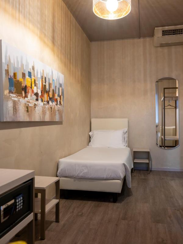 Twin Room image 3