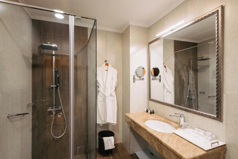 Superior Twin Room image 1