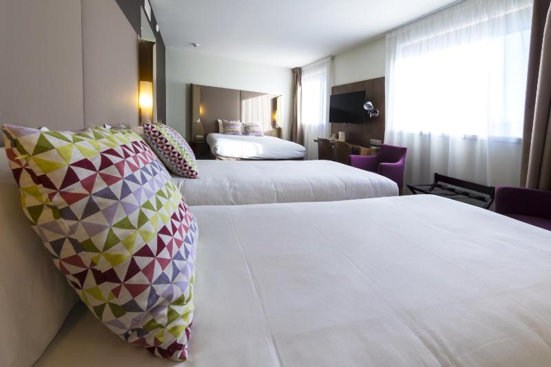 1 Double Bed 2 Single Beds - Room Next Generation image 1