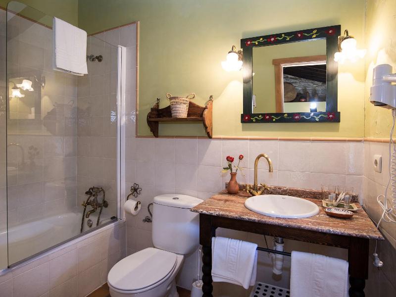 Double or Twin Room image 2