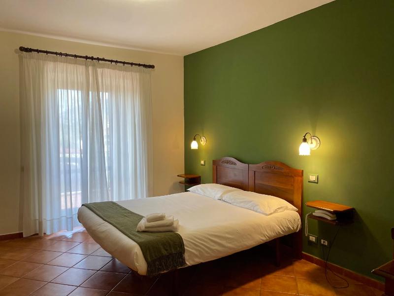 Standard Quadruple Room image 1